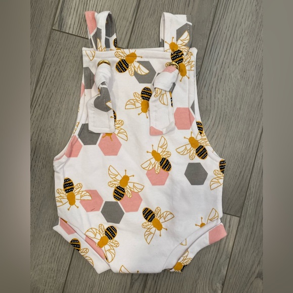 New and handmade bee romper - Picture 1 of 2
